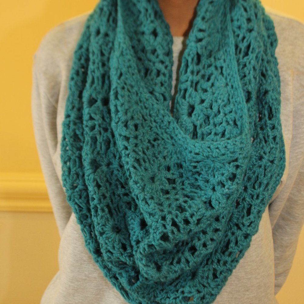 Handcrafted Super Soft Cowl / Scarf in Teal NEW - Picture 1 of 5